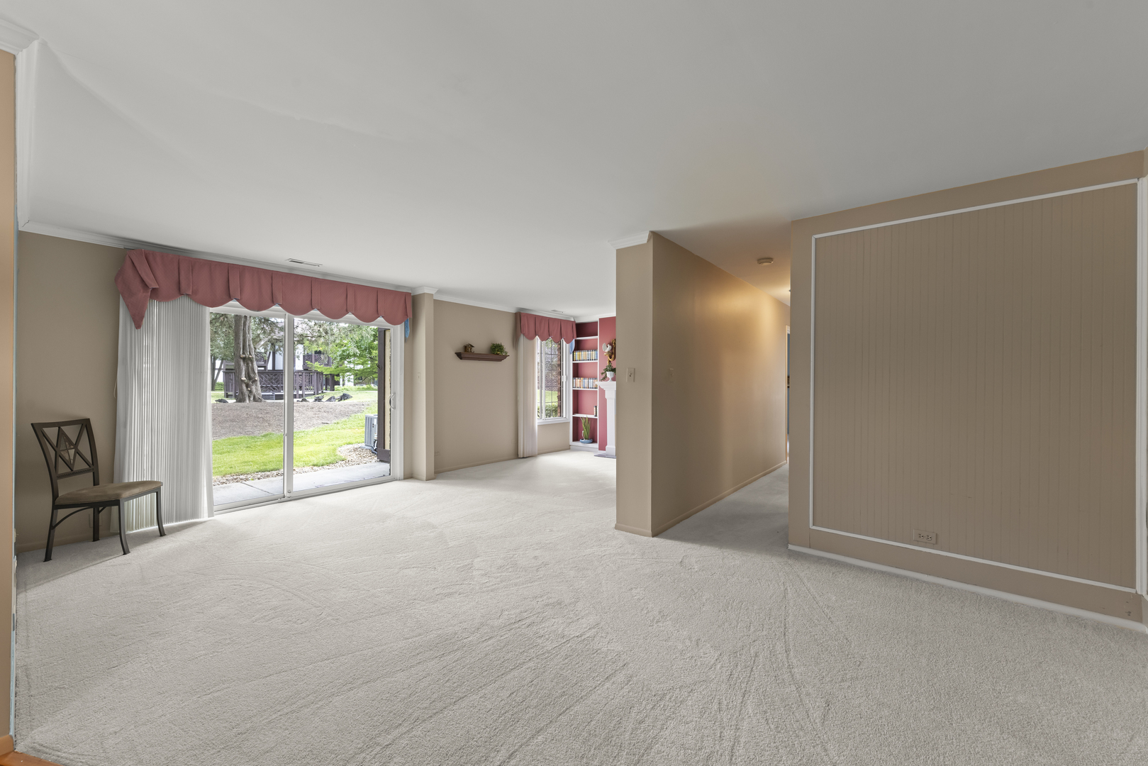 1608 Thames Court #A, Wheaton, IL 60189
