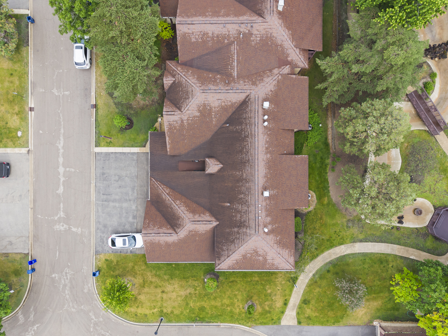 1608 Thames Court #A, Wheaton, IL 60189