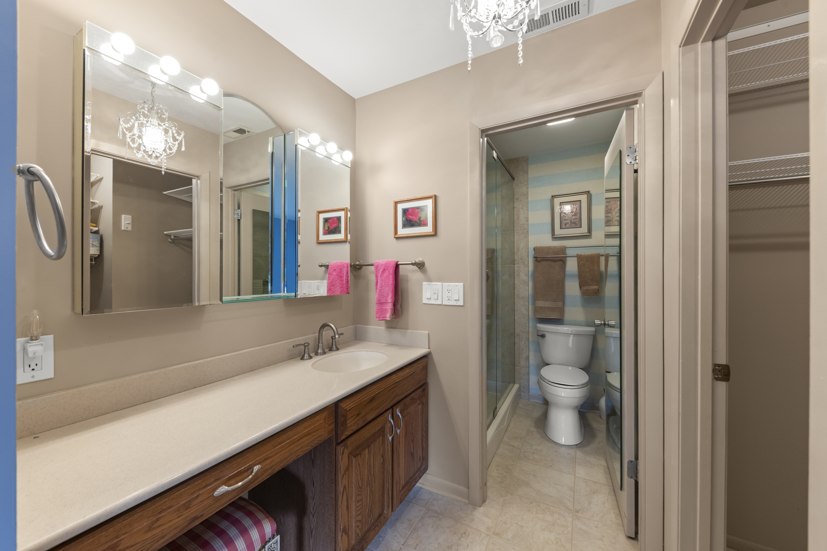 1608 Thames Court #A, Wheaton, IL 60189