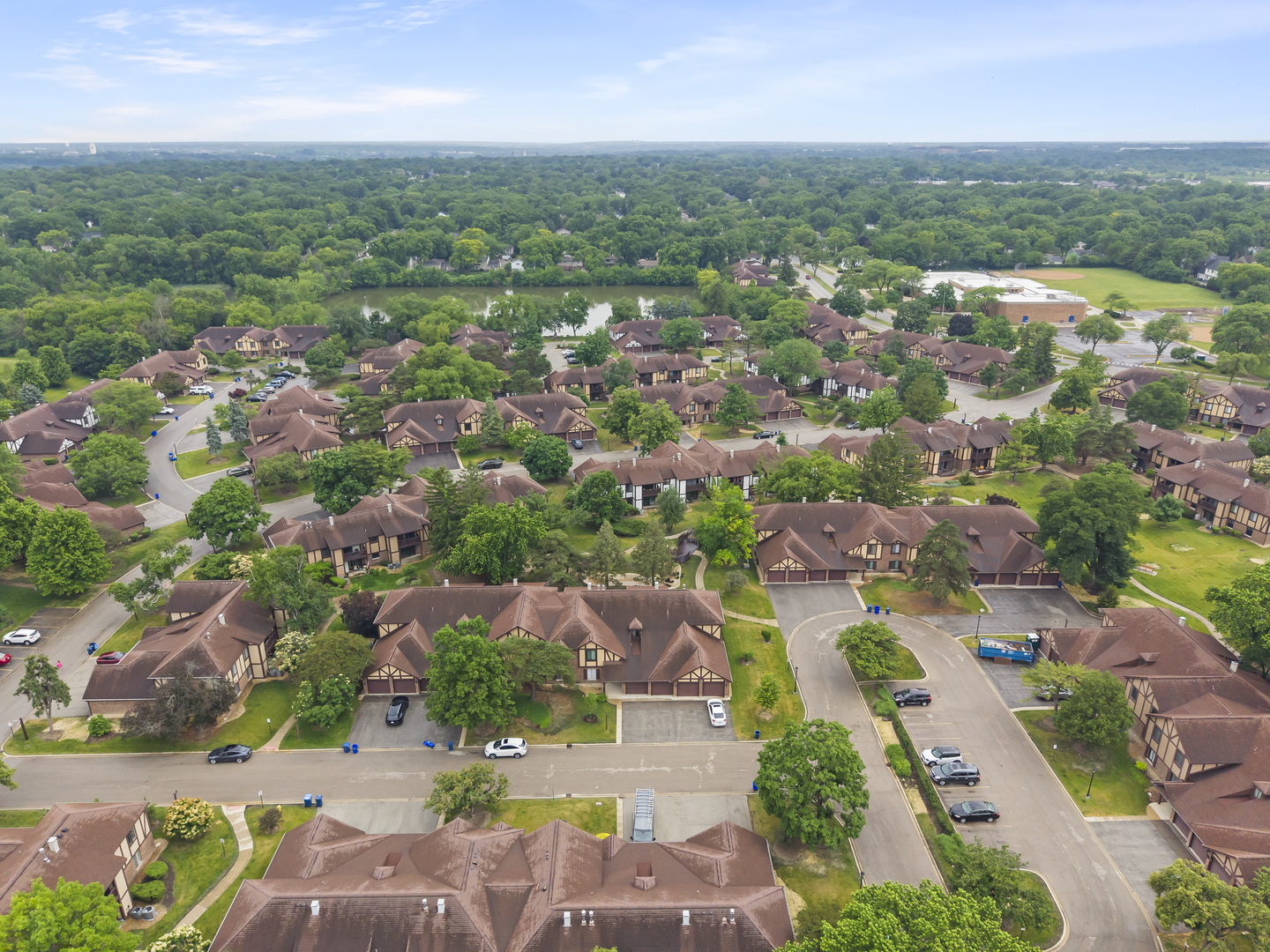 1608 Thames Court #A, Wheaton, IL 60189