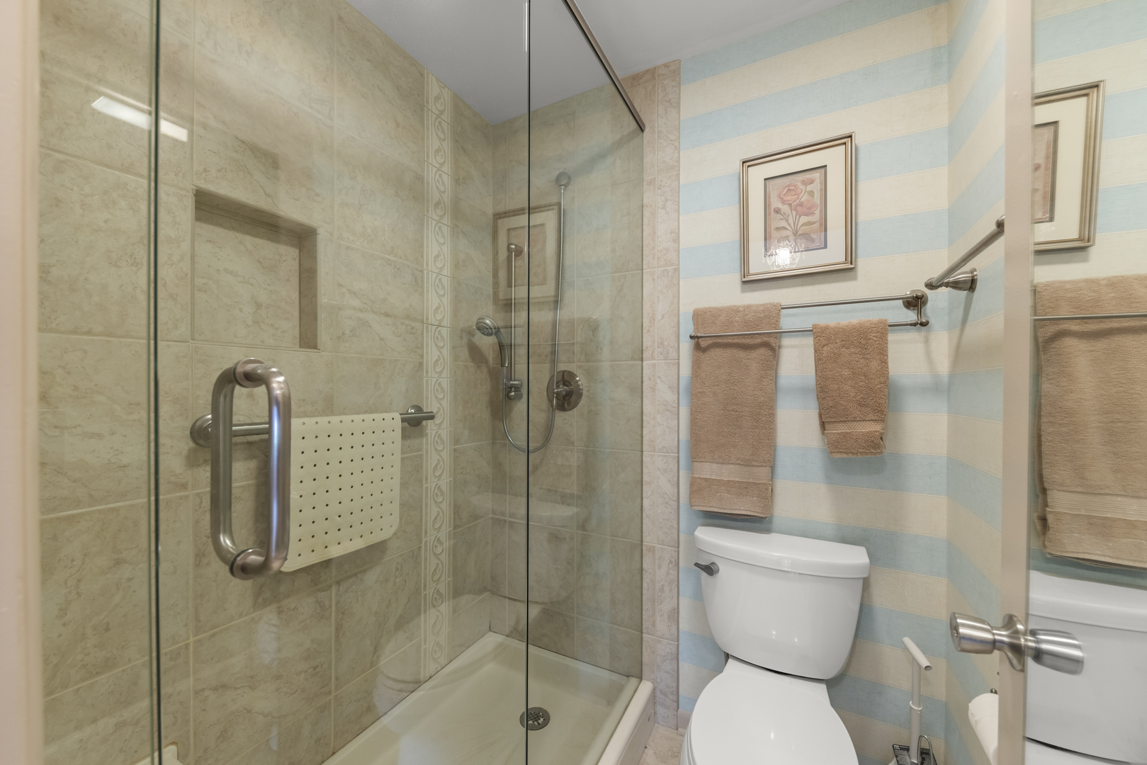 1608 Thames Court #A, Wheaton, IL 60189