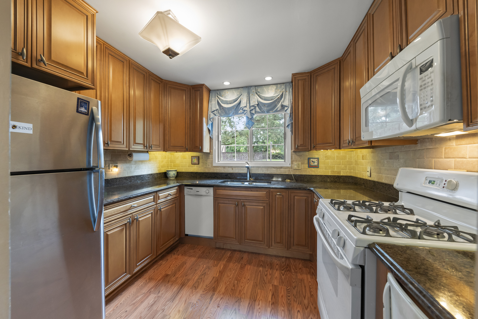 1608 Thames Court #A, Wheaton, IL 60189