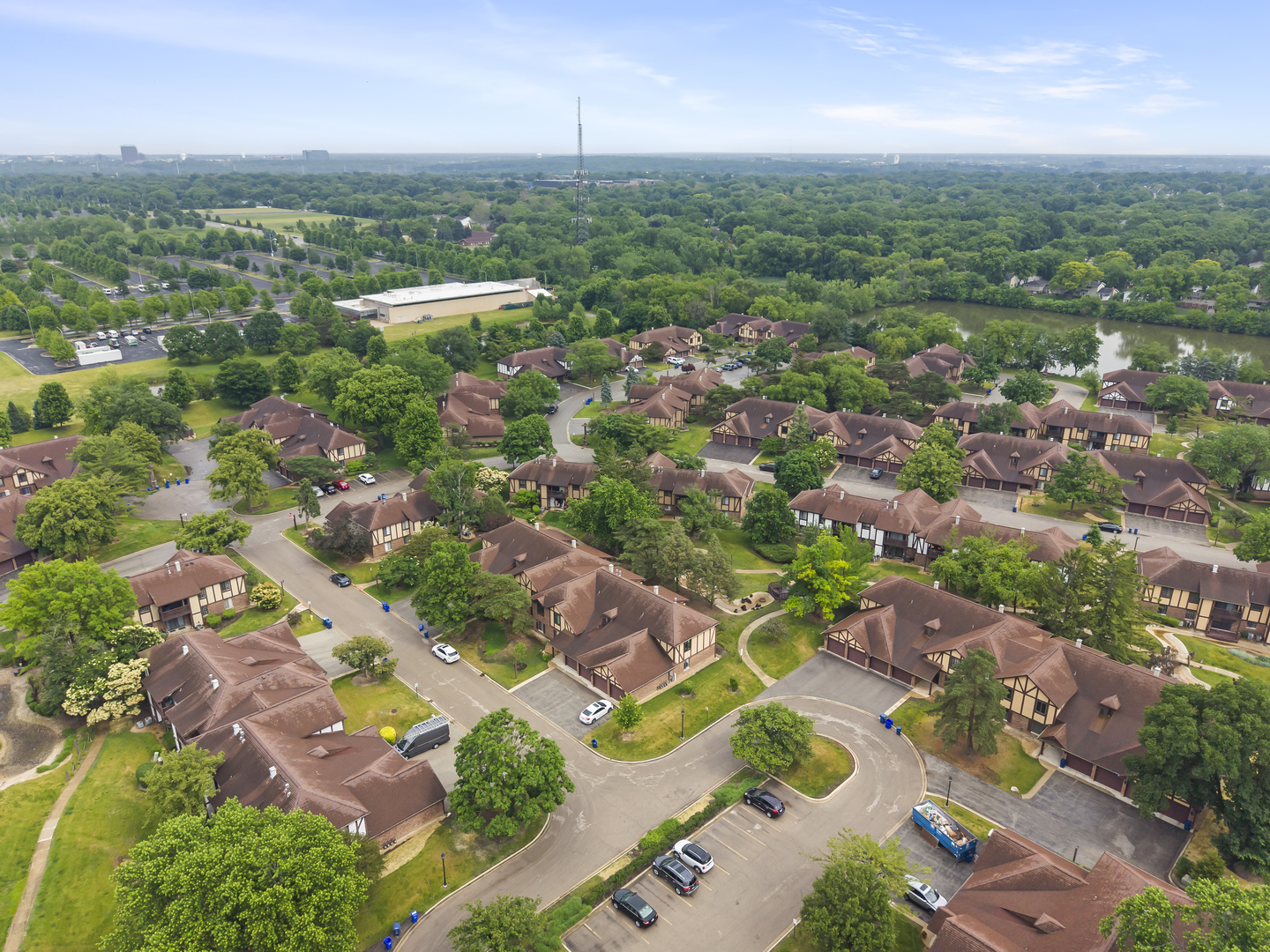 1608 Thames Court #A, Wheaton, IL 60189