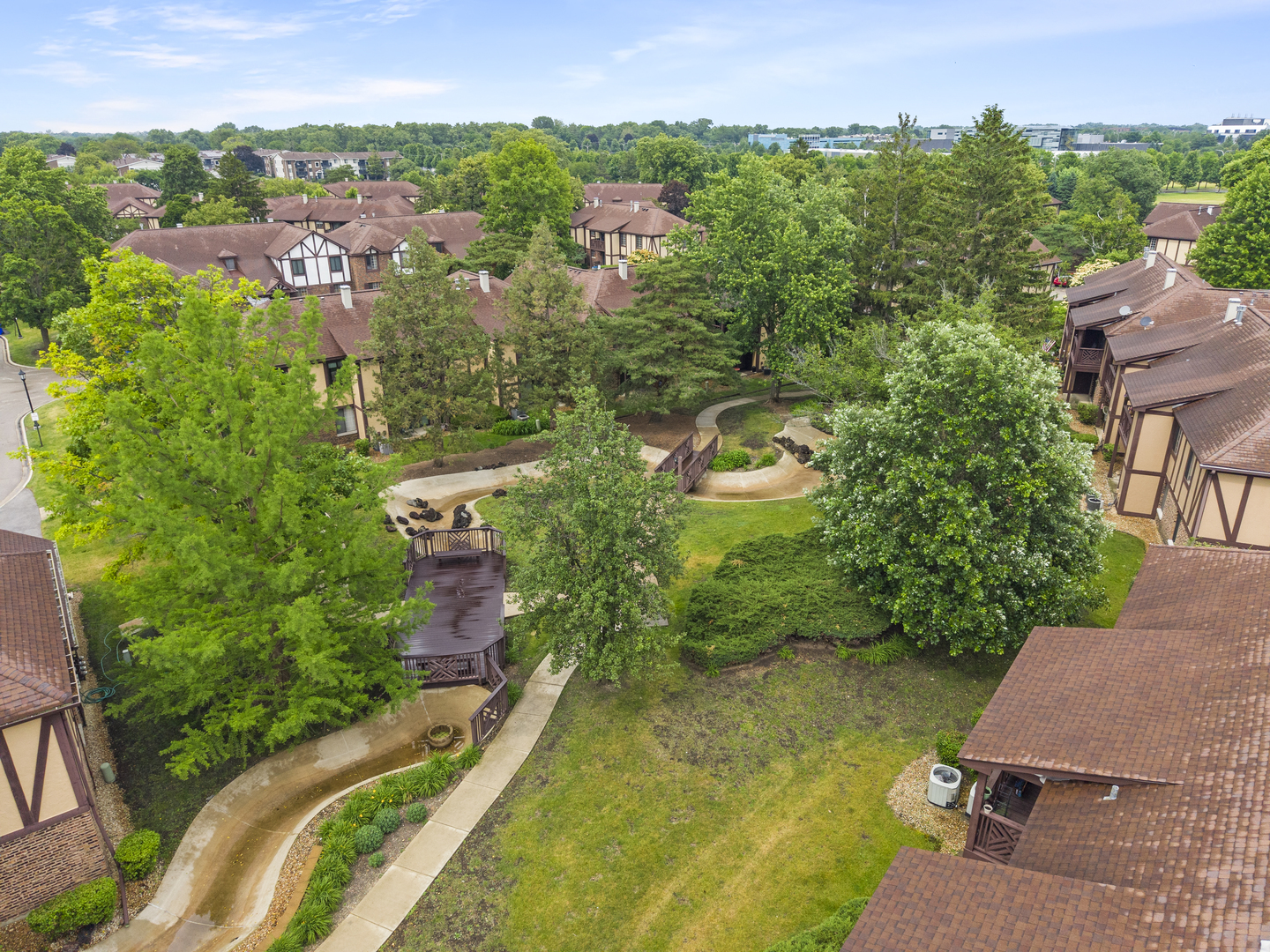 1608 Thames Court #A, Wheaton, IL 60189