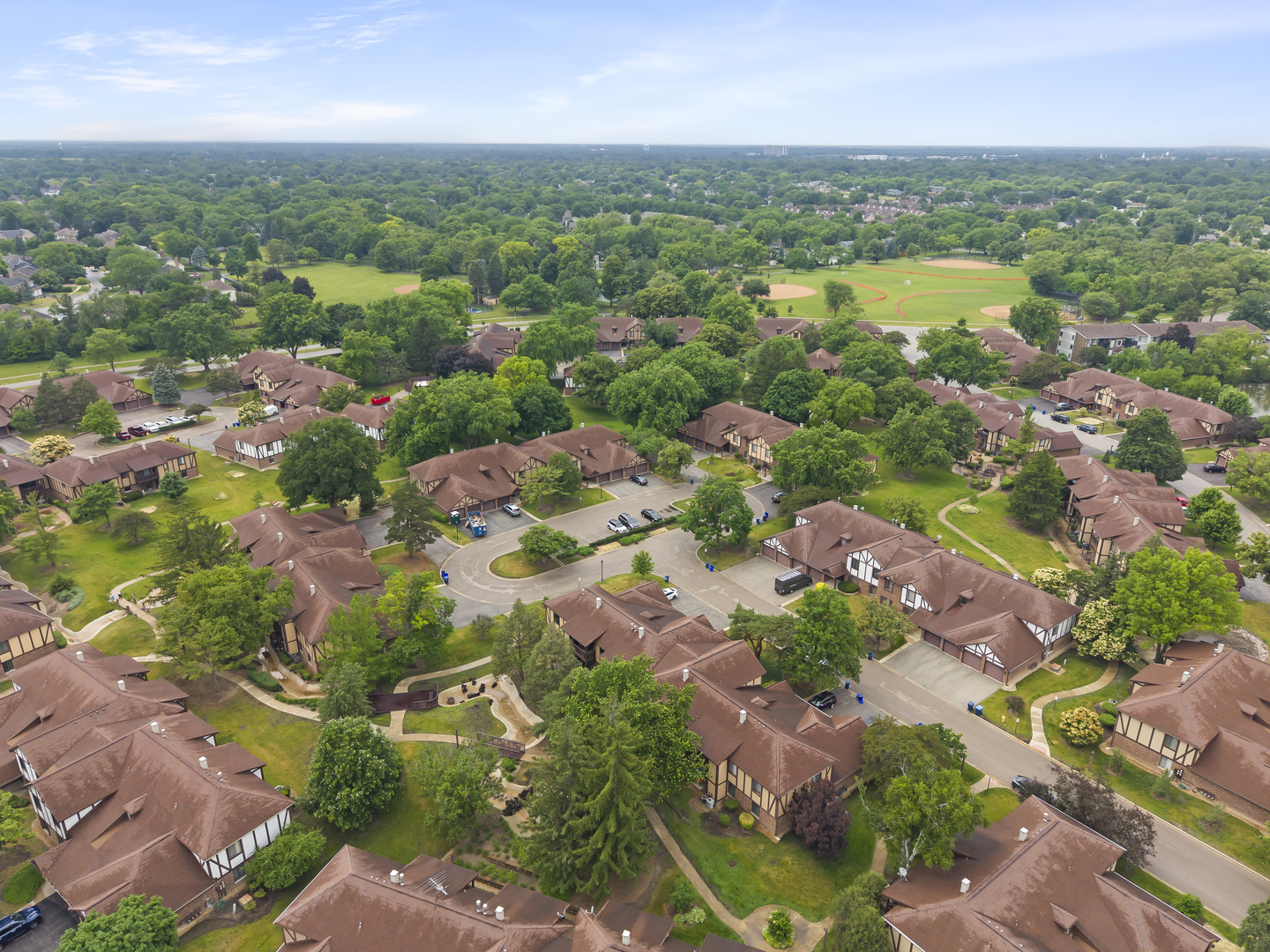 1608 Thames Court #A, Wheaton, IL 60189
