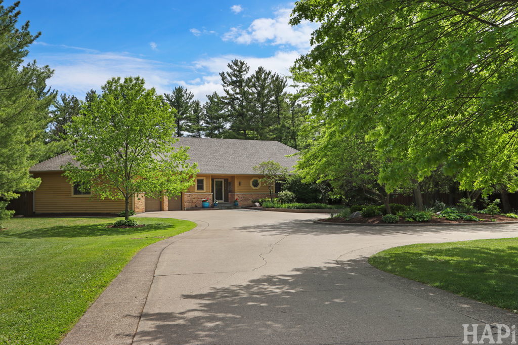23925 W Grass Lake Road, Antioch, IL 60002