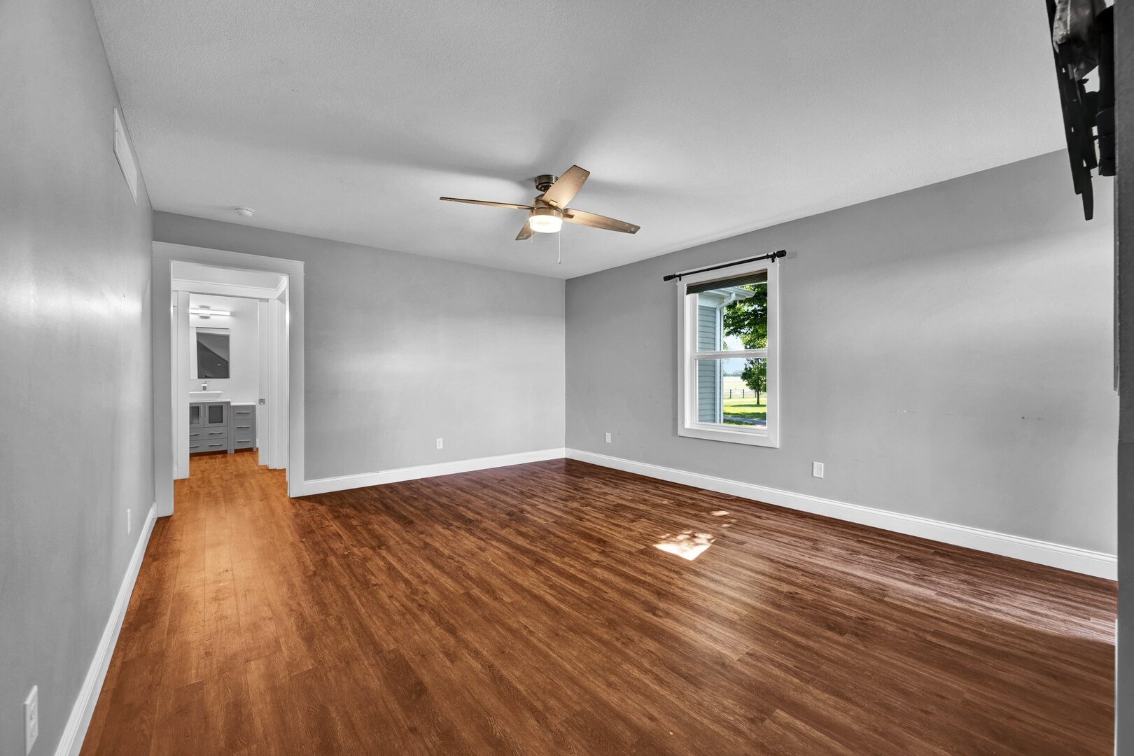 7423 N 1550 East Road, Heyworth, IL 61745