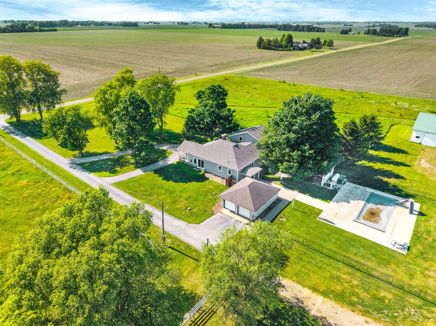 7423 N 1550 East Road, Heyworth, IL 61745