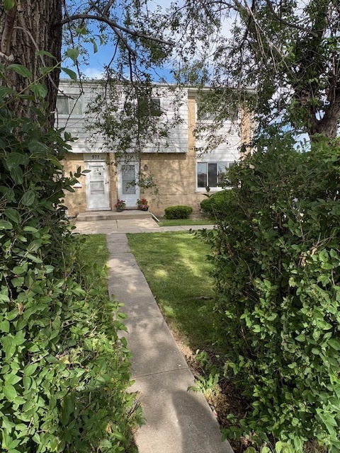 975 N York Street, Elmhurst, IL 60126