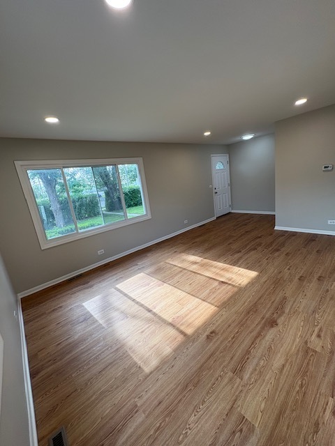 975 N York Street, Elmhurst, IL 60126