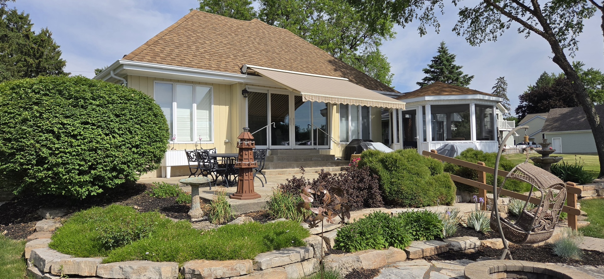 716 S Riverside Drive, McHenry, IL 60050