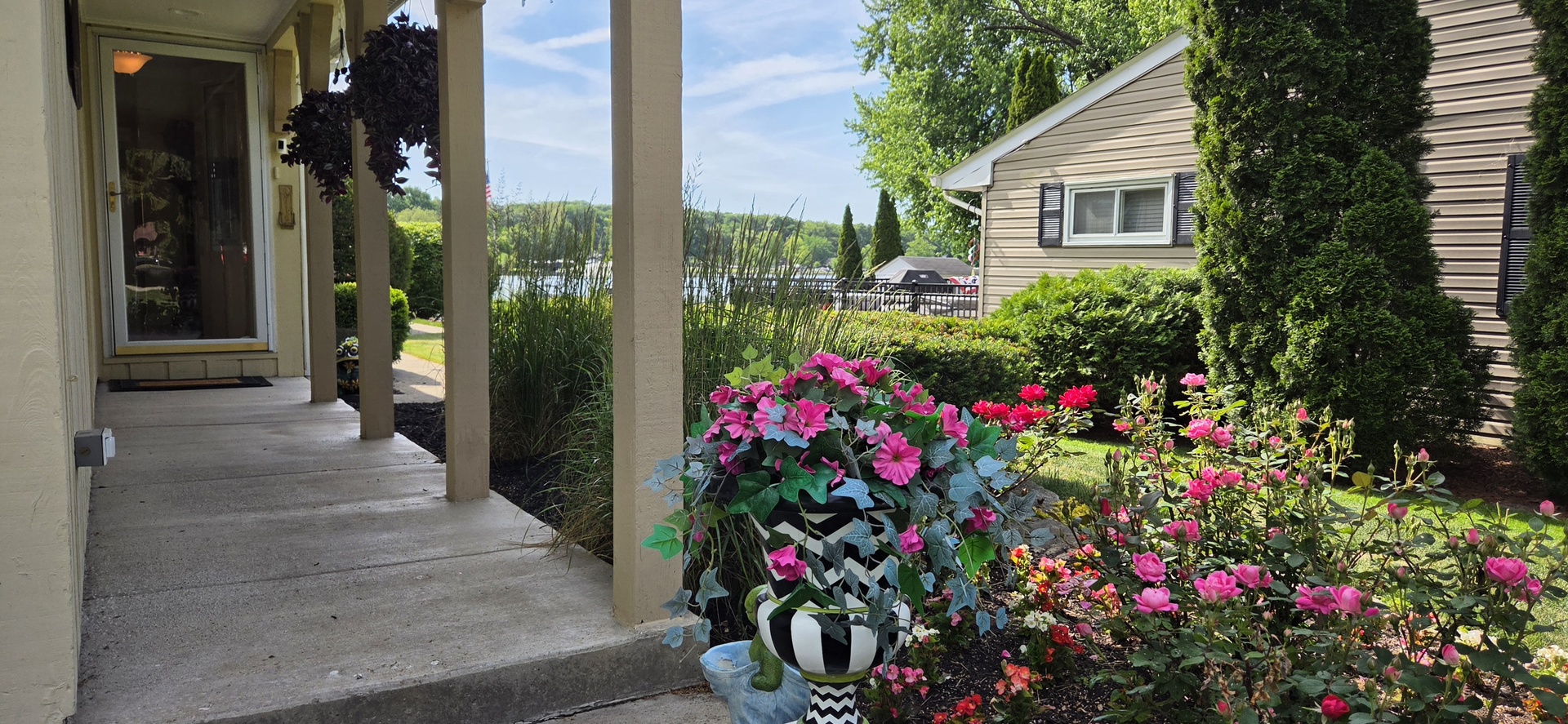 716 S Riverside Drive, McHenry, IL 60050