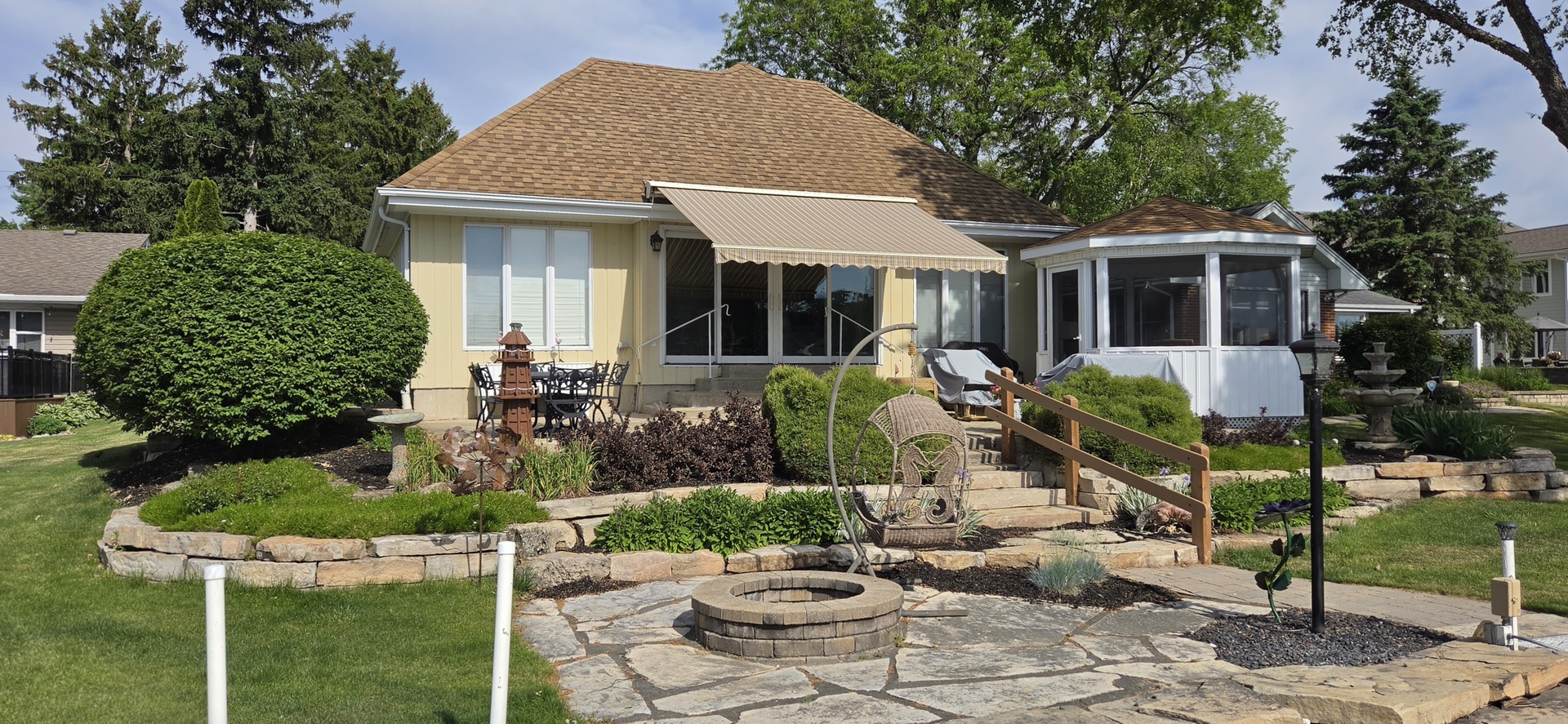 716 S Riverside Drive, McHenry, IL 60050