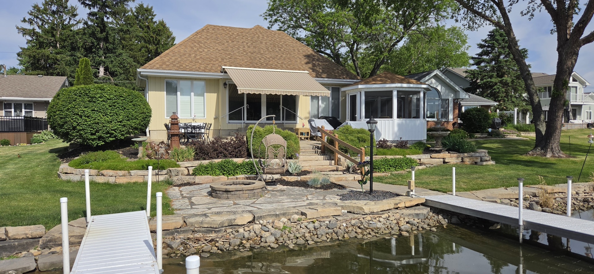 716 S Riverside Drive, McHenry, IL 60050