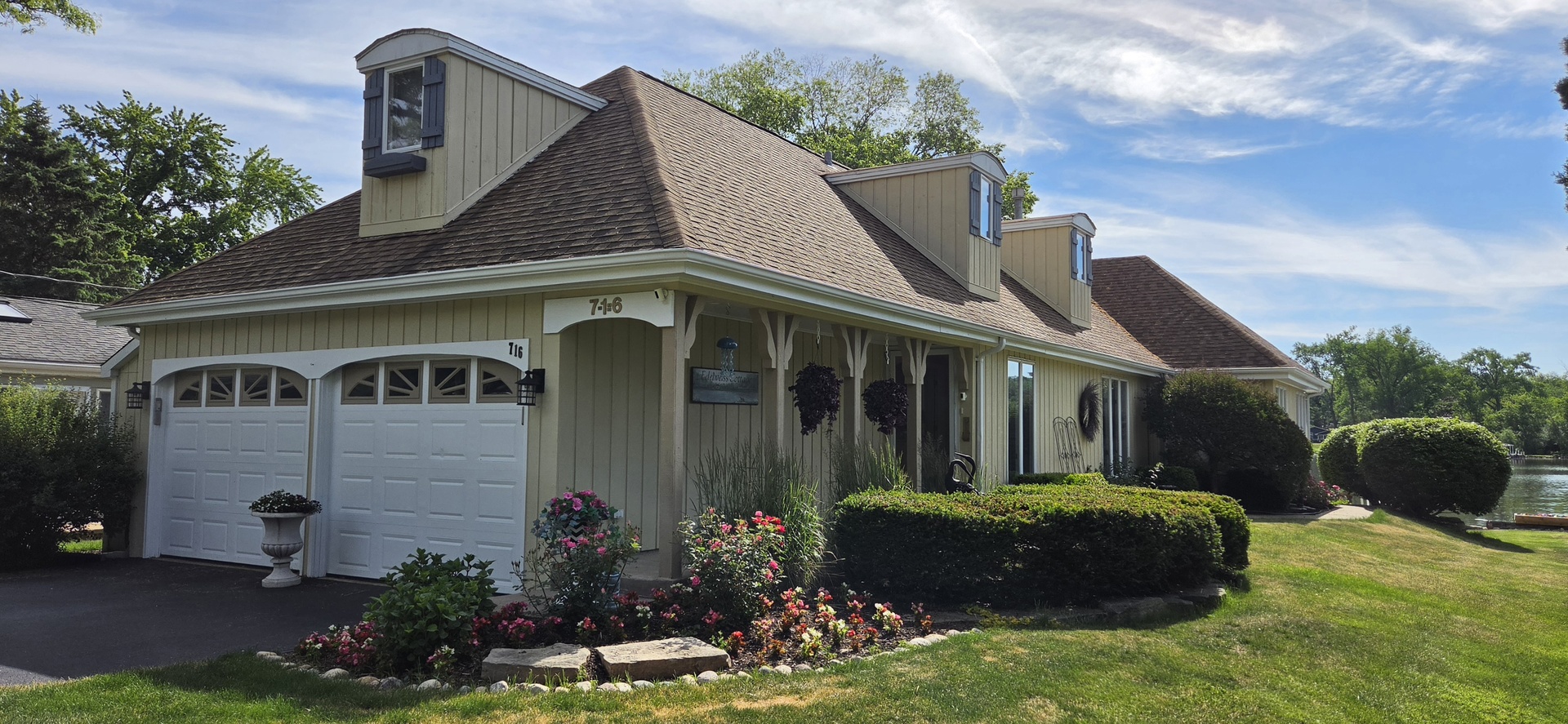 716 S Riverside Drive, McHenry, IL 60050