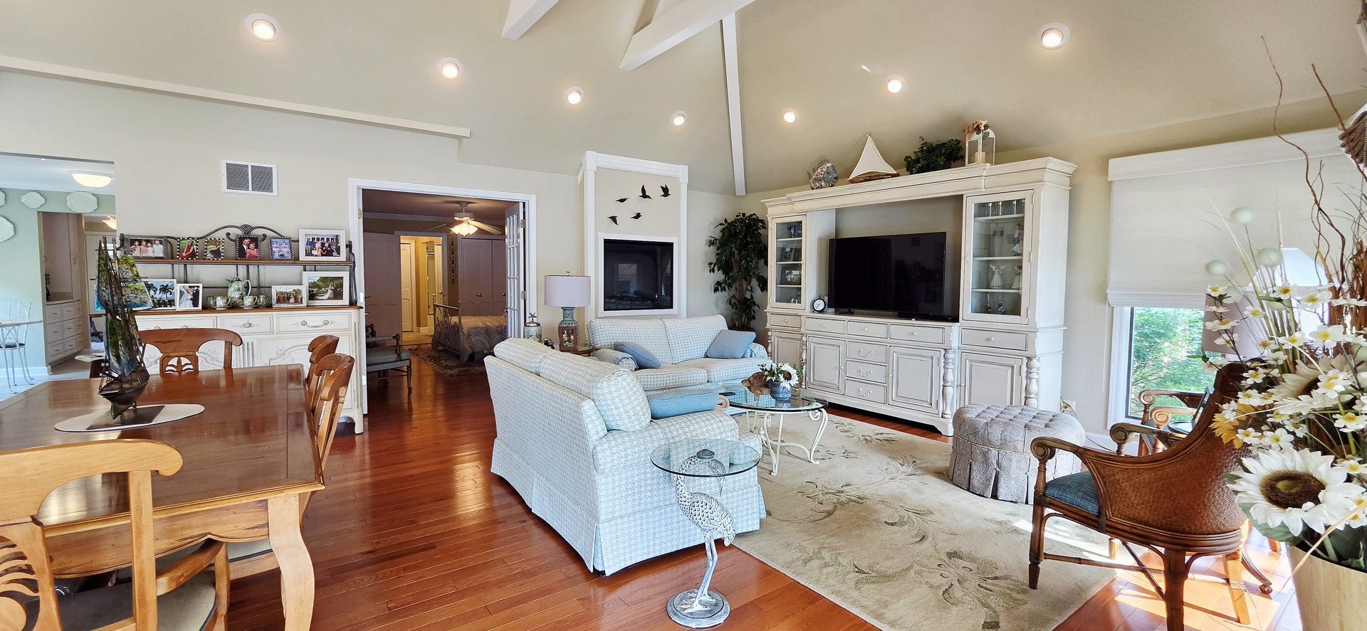 716 S Riverside Drive, McHenry, IL 60050
