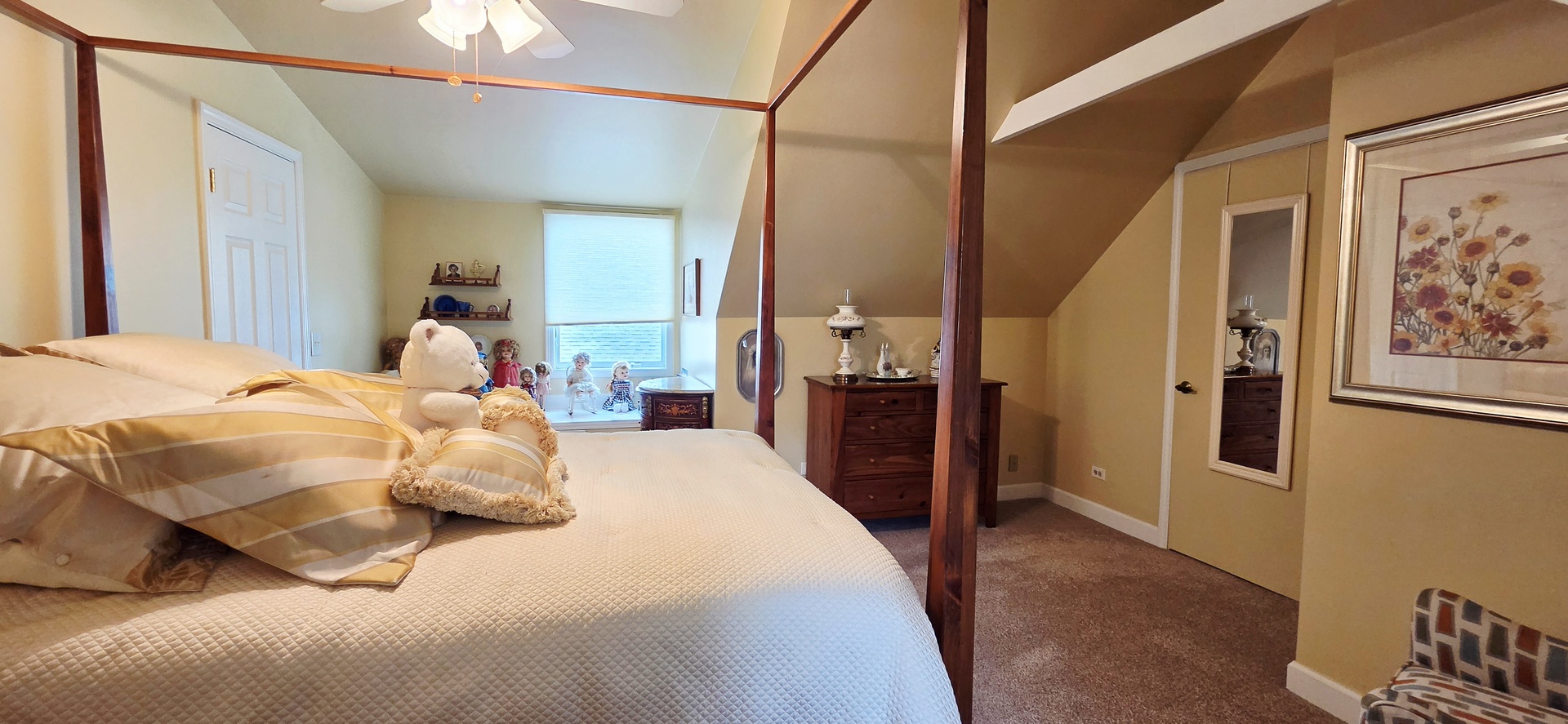 716 S Riverside Drive, McHenry, IL 60050
