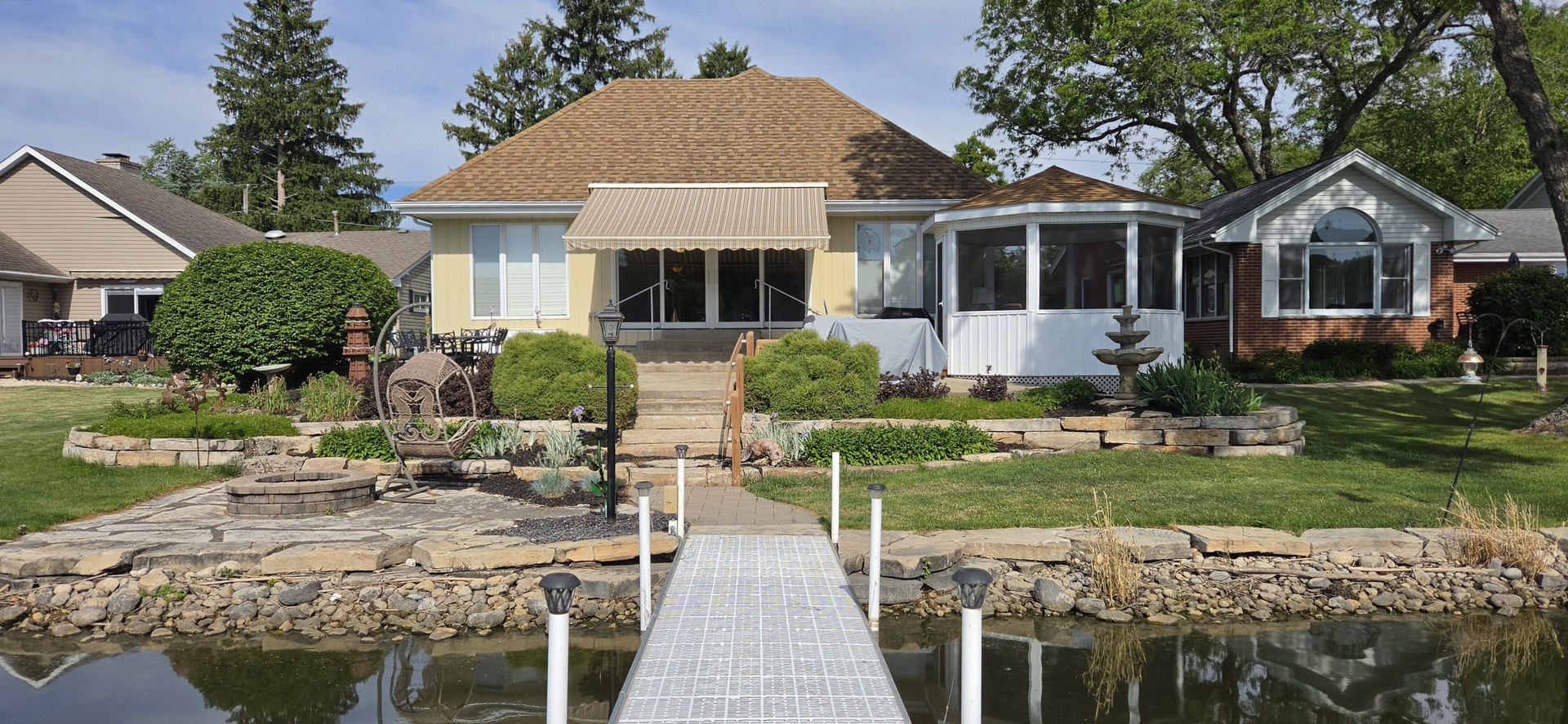716 S Riverside Drive, McHenry, IL 60050