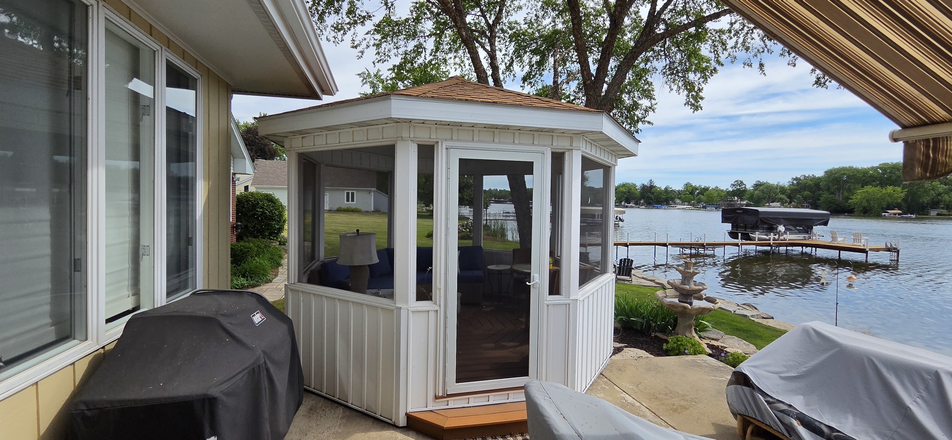 716 S Riverside Drive, McHenry, IL 60050