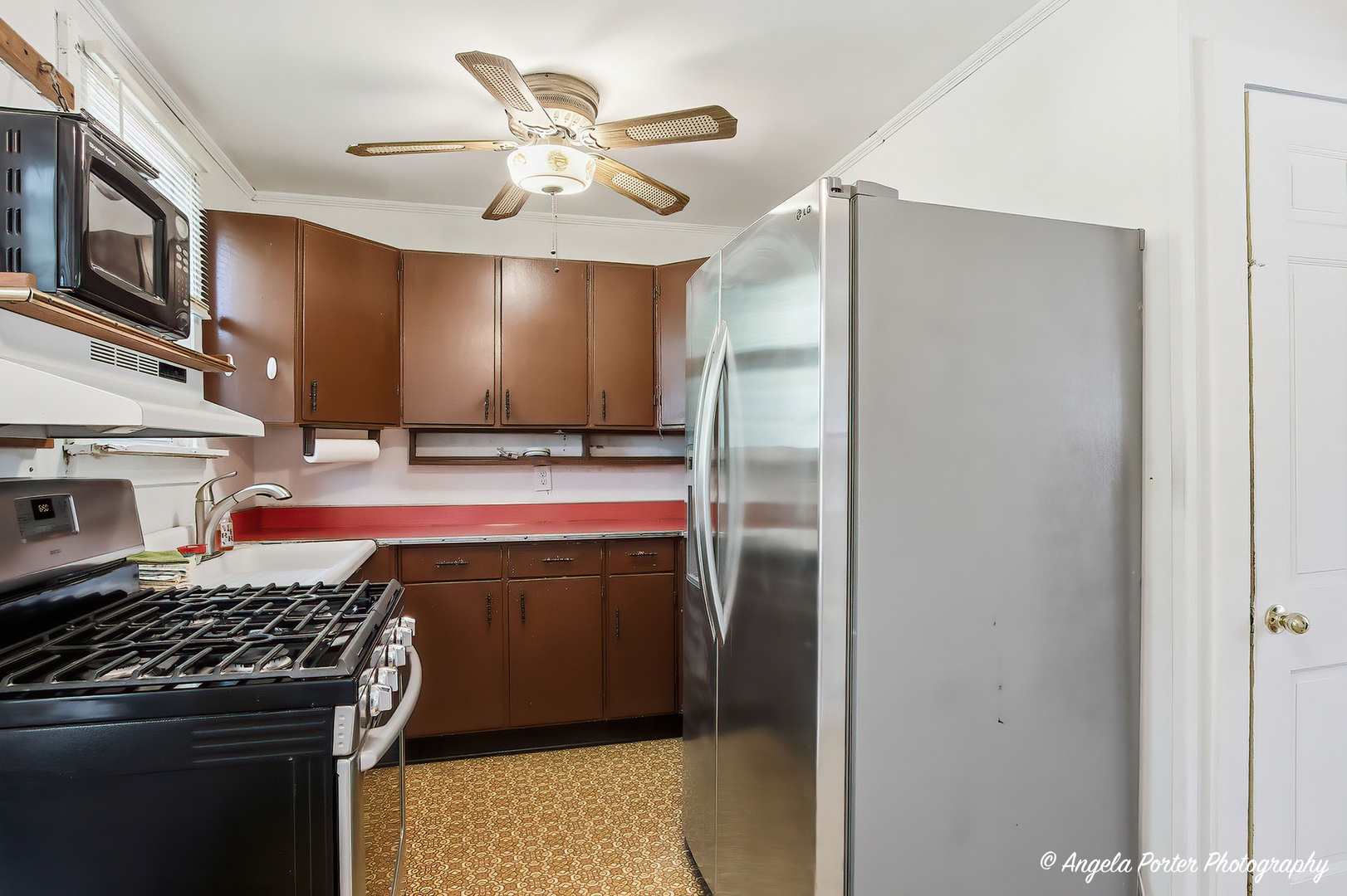 12 Arlington Lane, Fox Lake, IL 60020