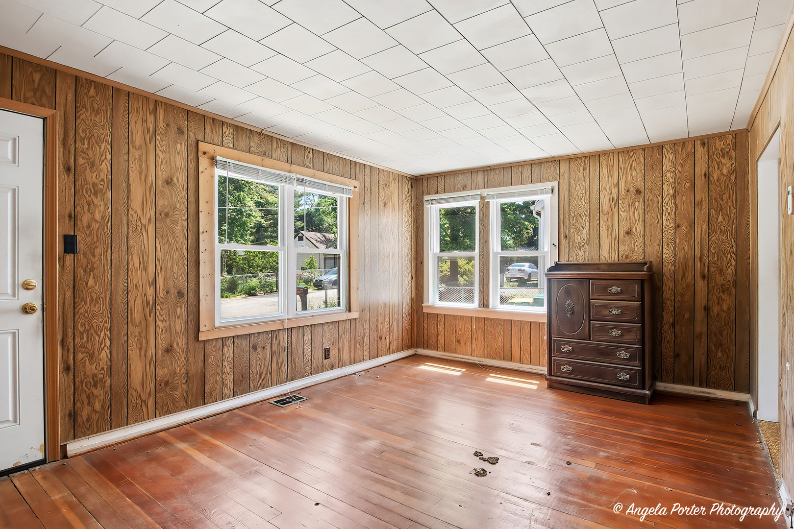 12 Arlington Lane, Fox Lake, IL 60020
