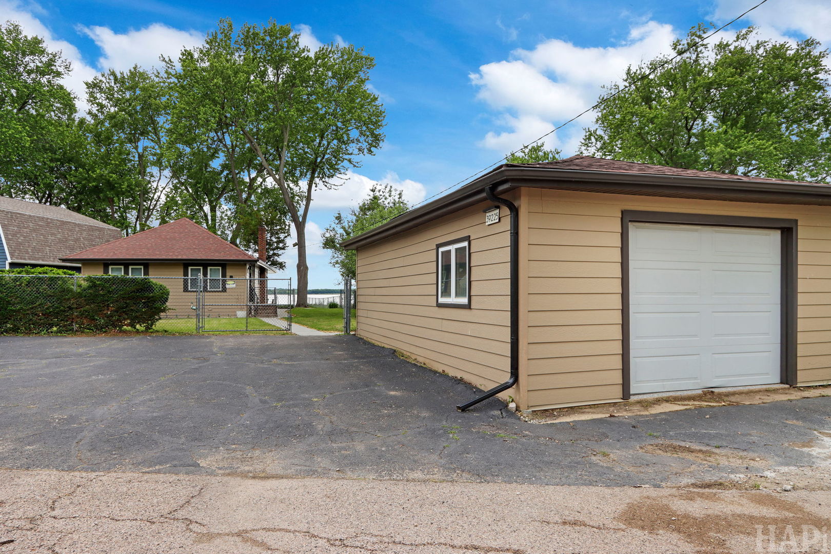 39225 N Shore Avenue, Antioch, IL 60002