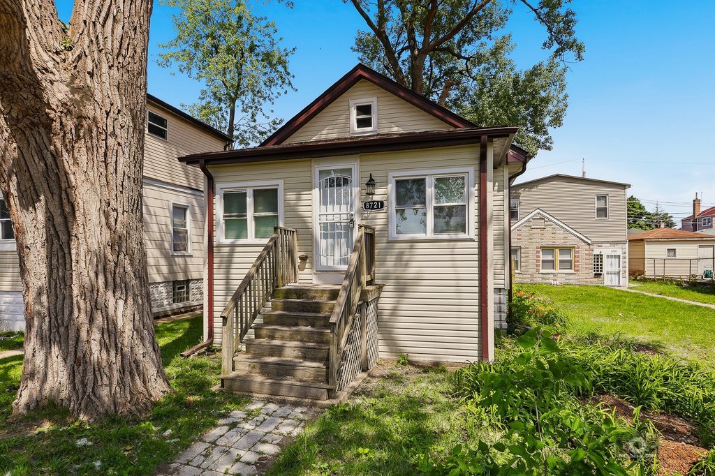 8721 S Constance Avenue, Chicago, IL 60617
