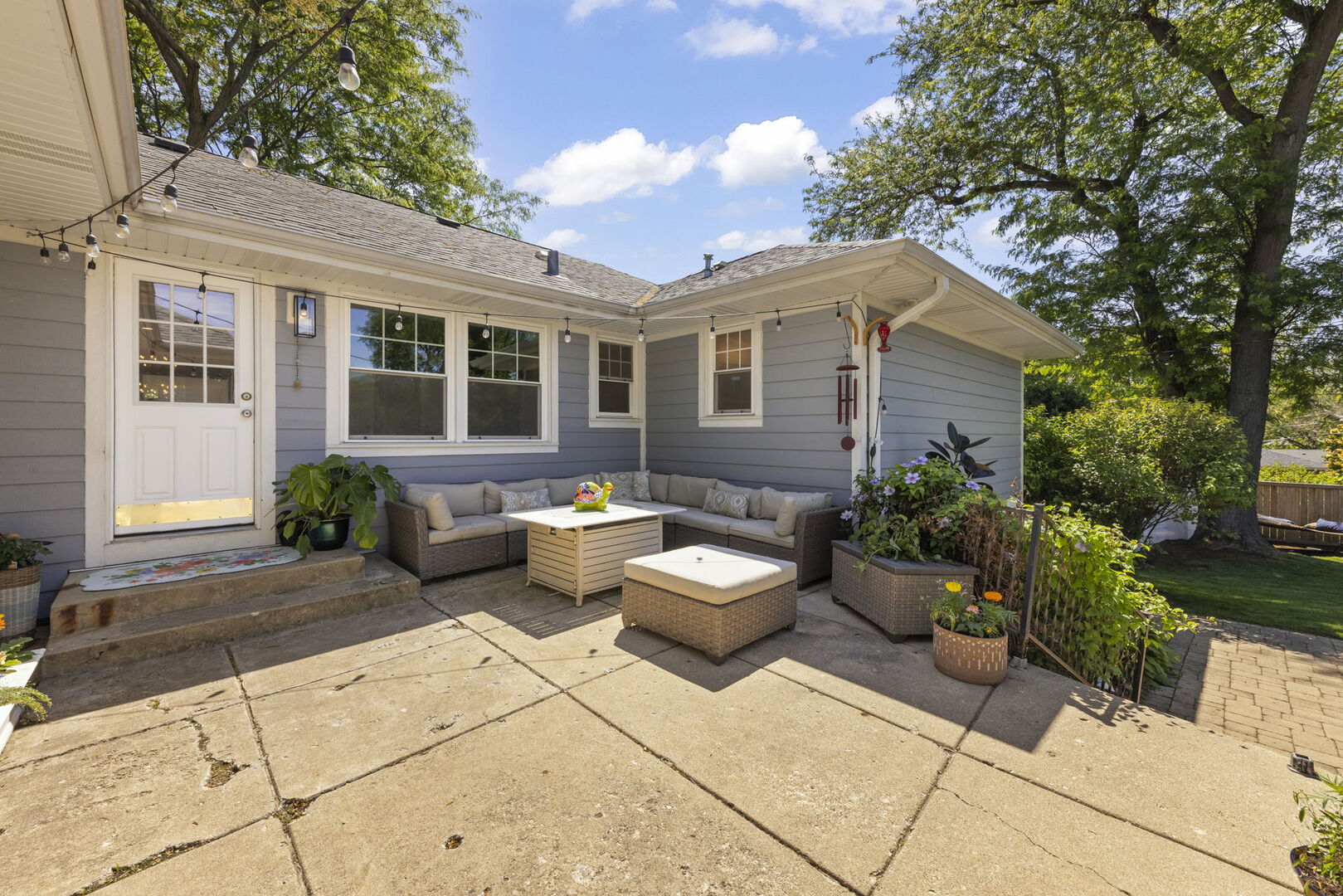 226 Woodstock Avenue, Glen Ellyn, IL 60137