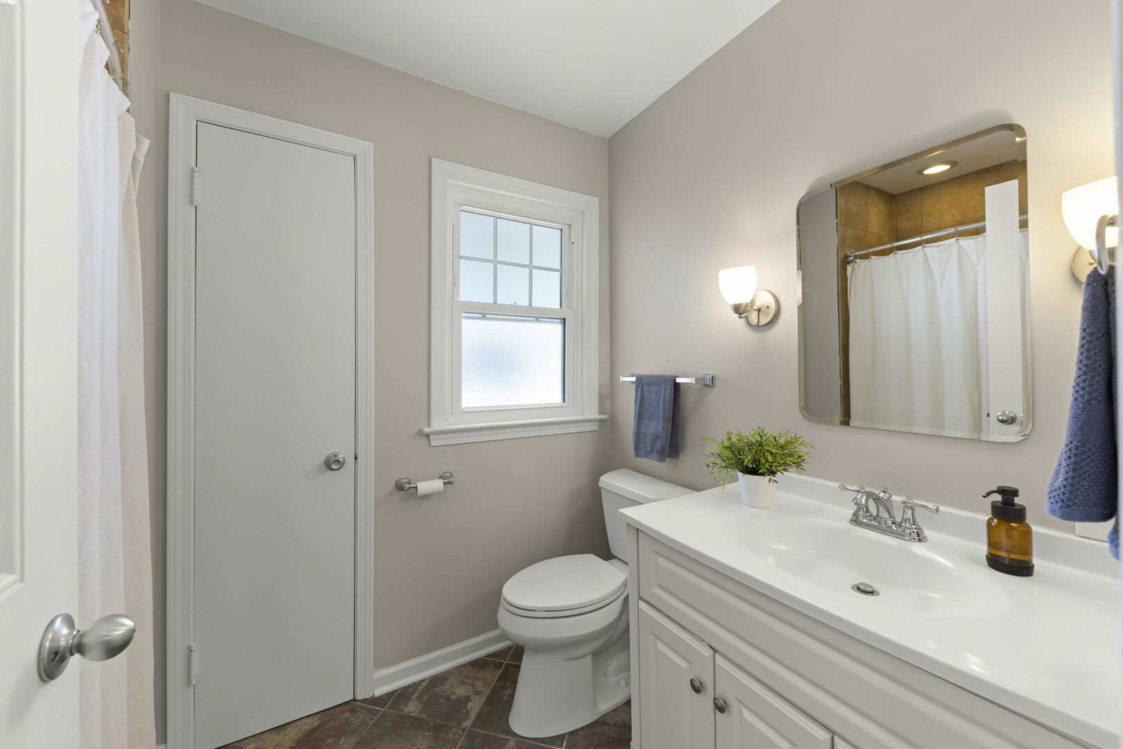 226 Woodstock Avenue, Glen Ellyn, IL 60137
