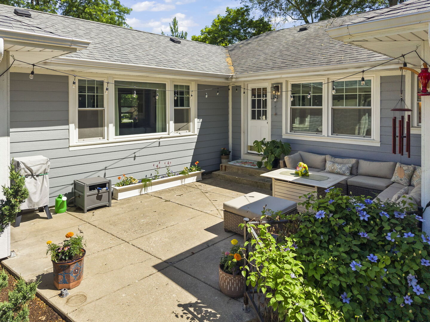 226 Woodstock Avenue, Glen Ellyn, IL 60137