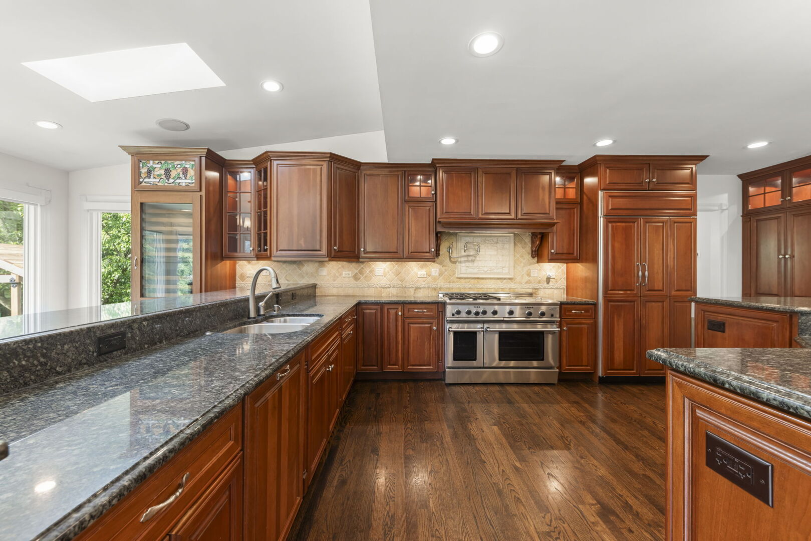 126 Stableford Drive, Glen Ellyn, IL 60137