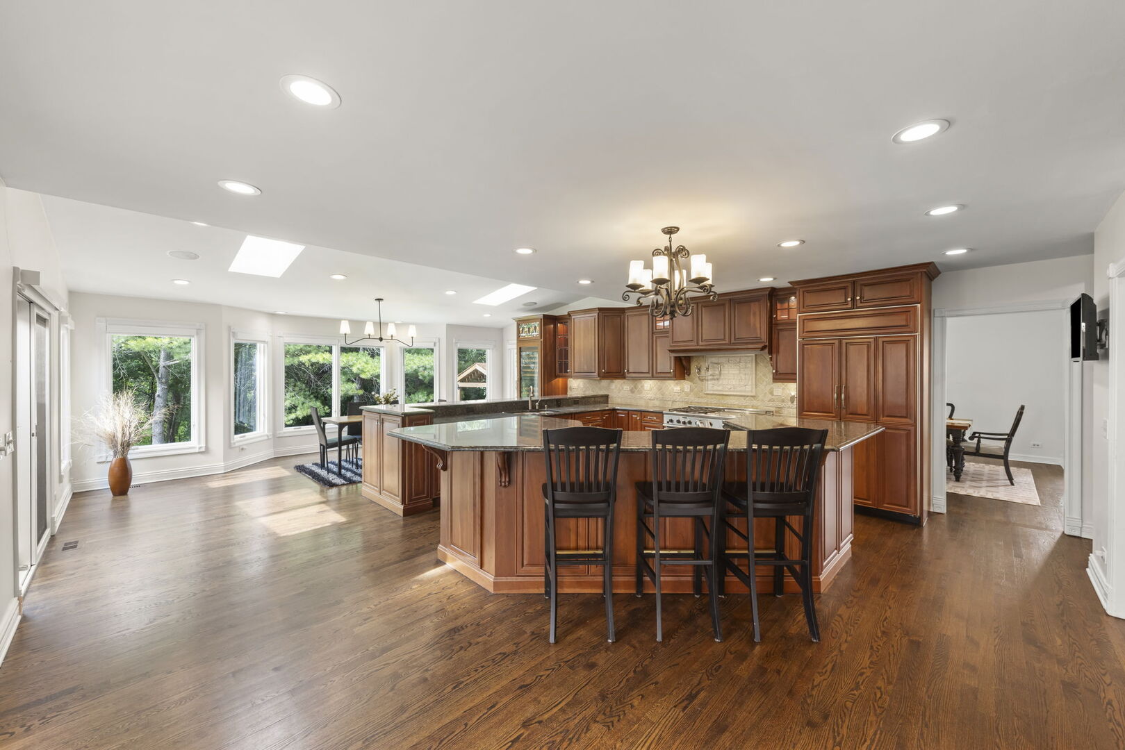 126 Stableford Drive, Glen Ellyn, IL 60137