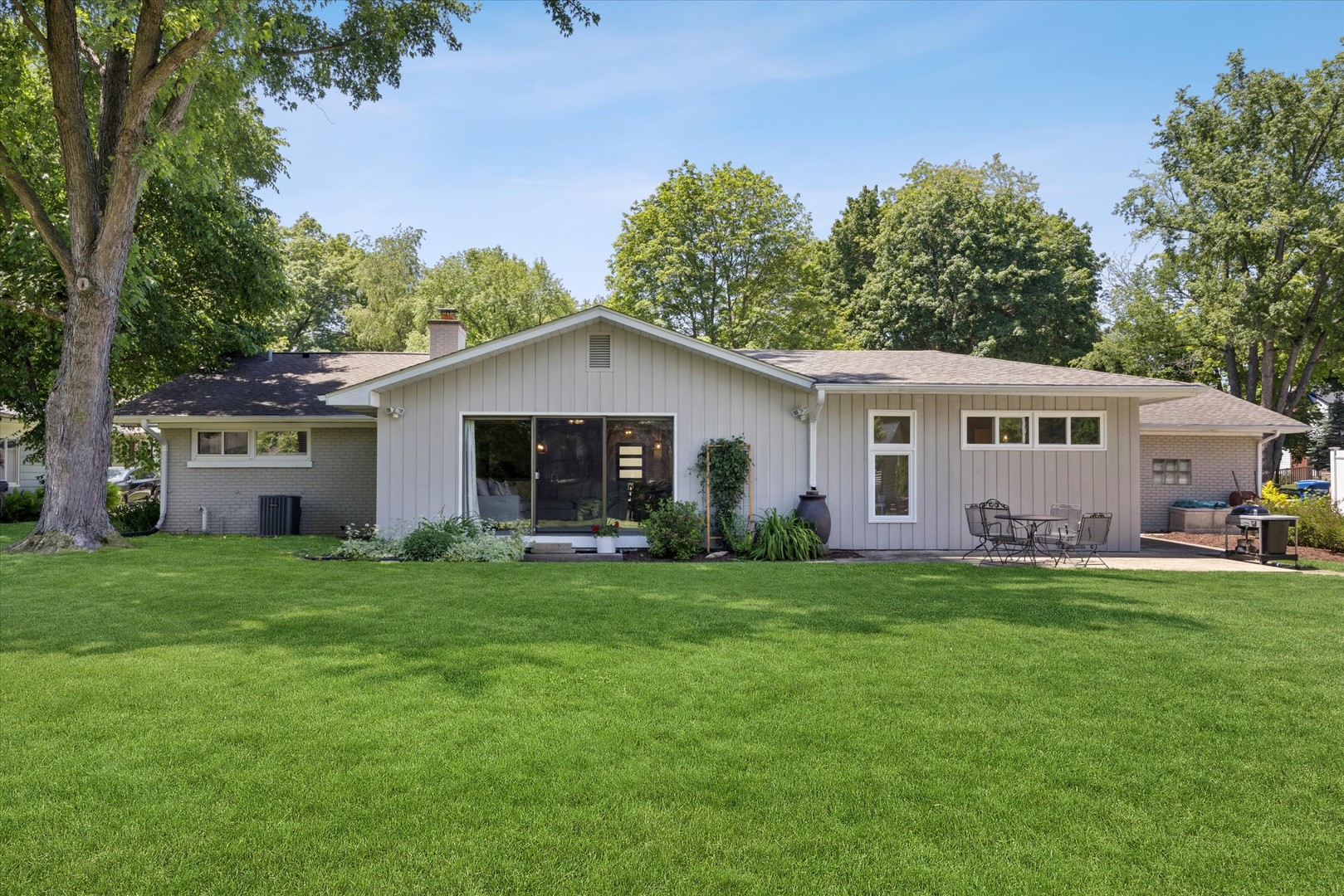 1108 S 6th Street, St. Charles, IL 60174