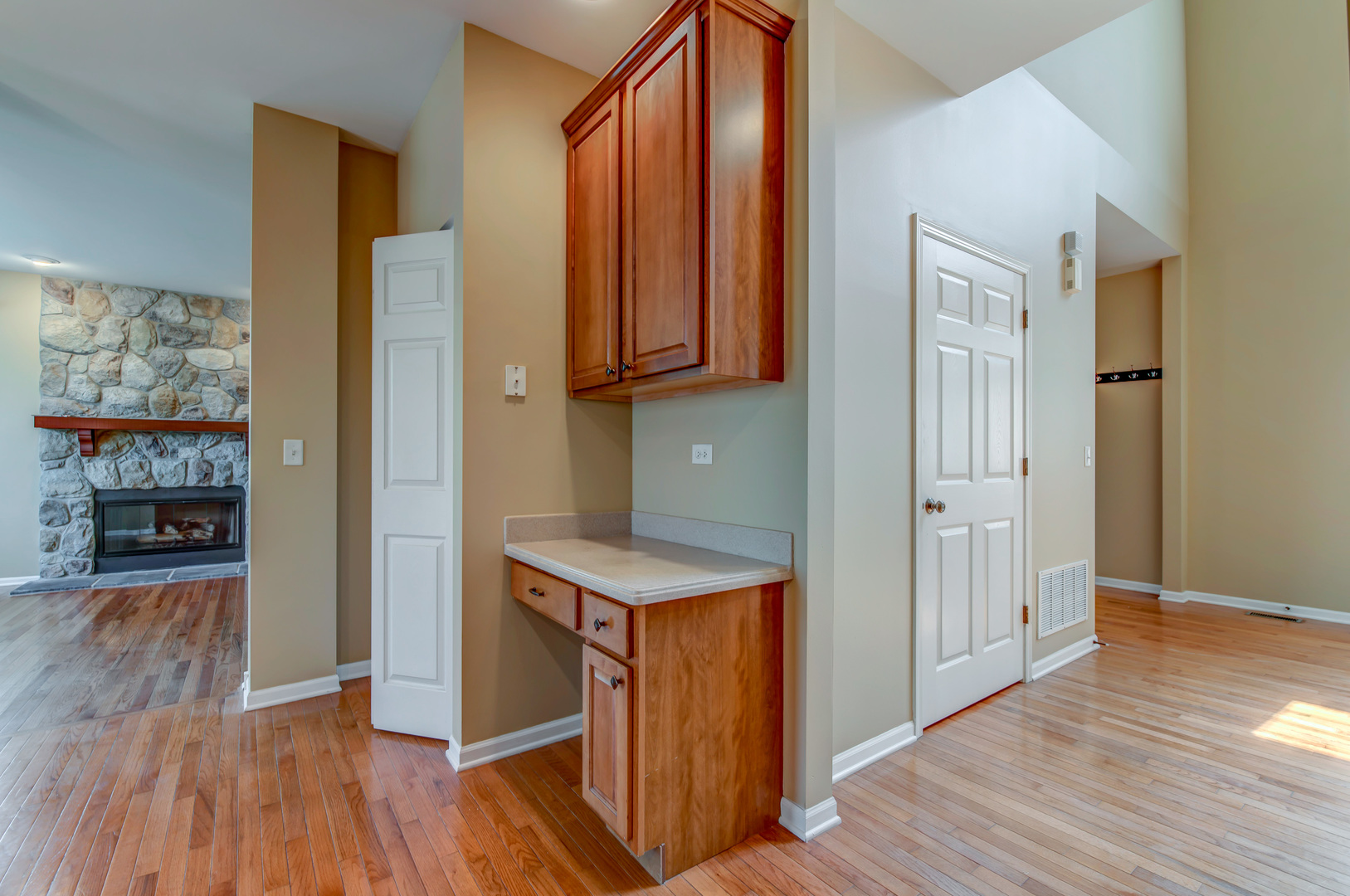 860 Spring Creek Circle, Naperville, IL 60565