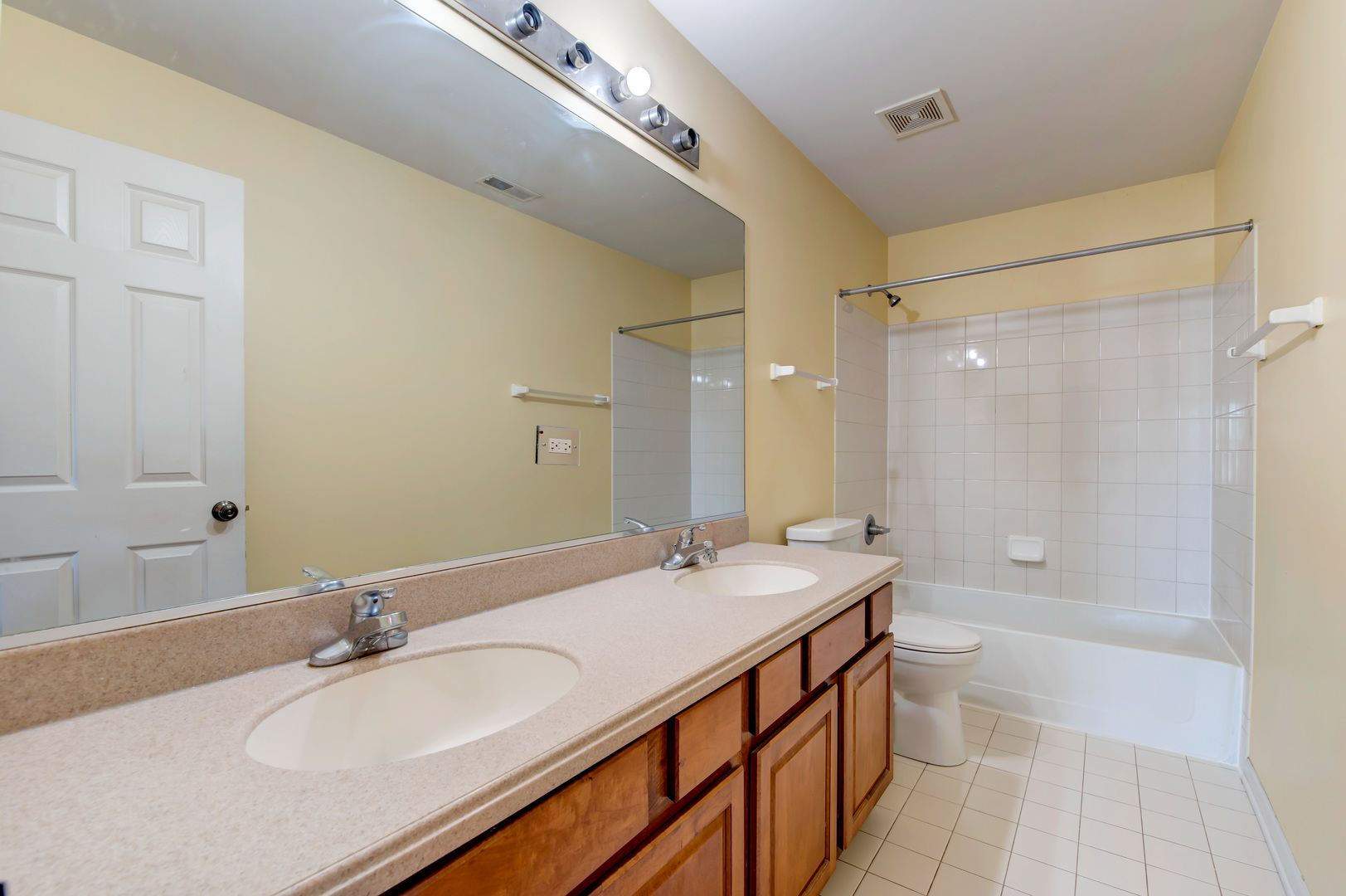 860 Spring Creek Circle, Naperville, IL 60565