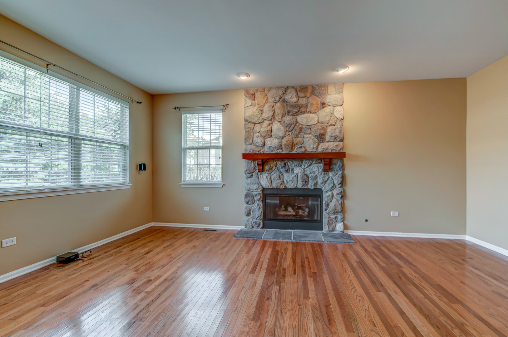 860 Spring Creek Circle, Naperville, IL 60565