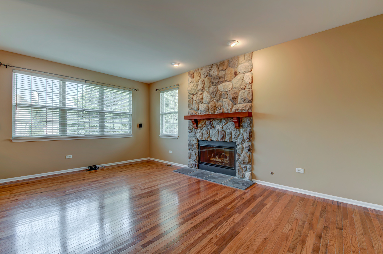 860 Spring Creek Circle, Naperville, IL 60565