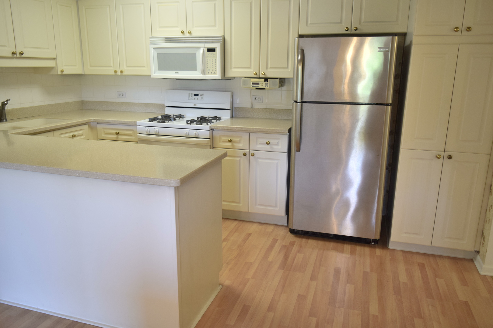 3940 W Bryn Mawr Avenue #402, Chicago, IL 60659