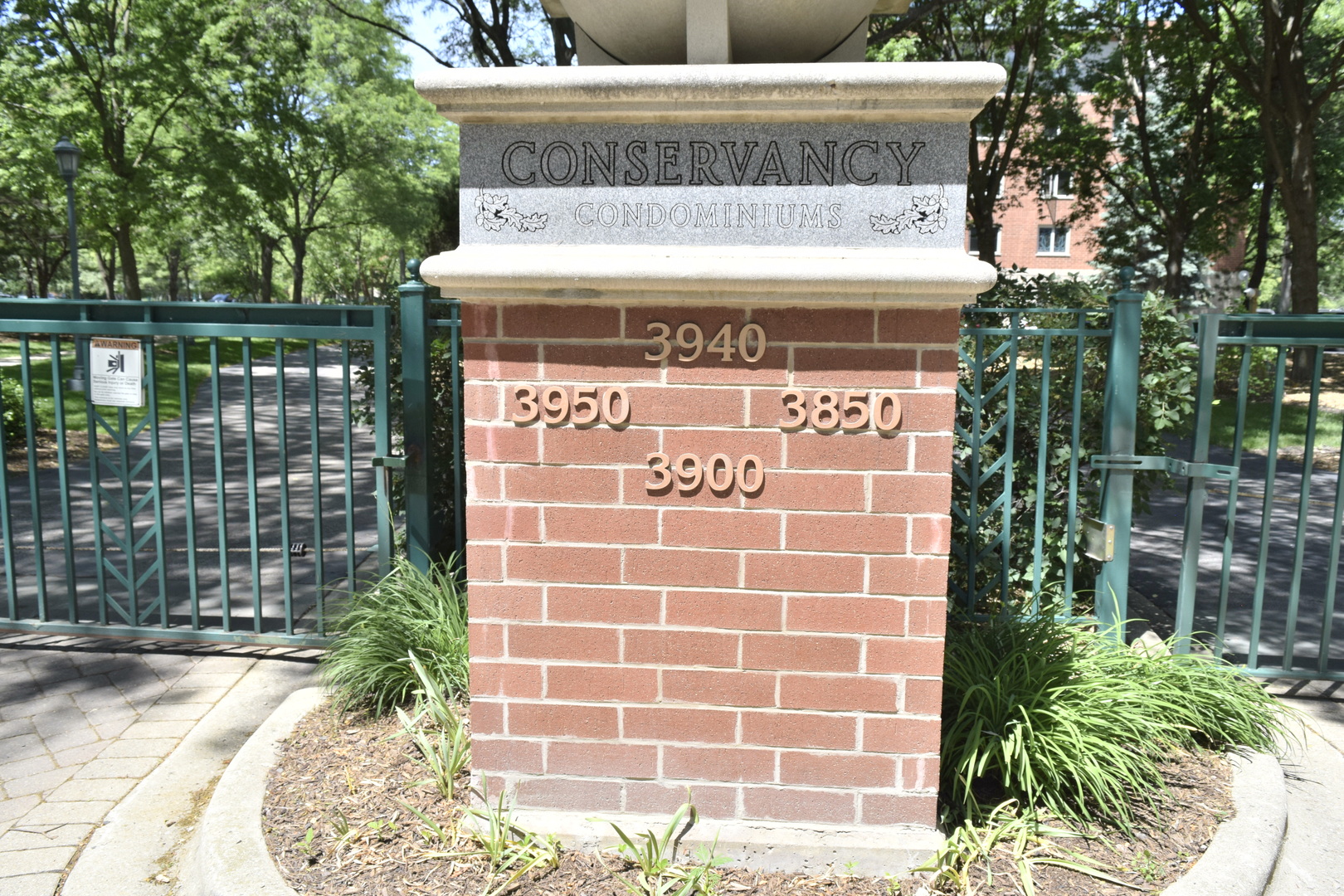 3940 W Bryn Mawr Avenue #402, Chicago, IL 60659