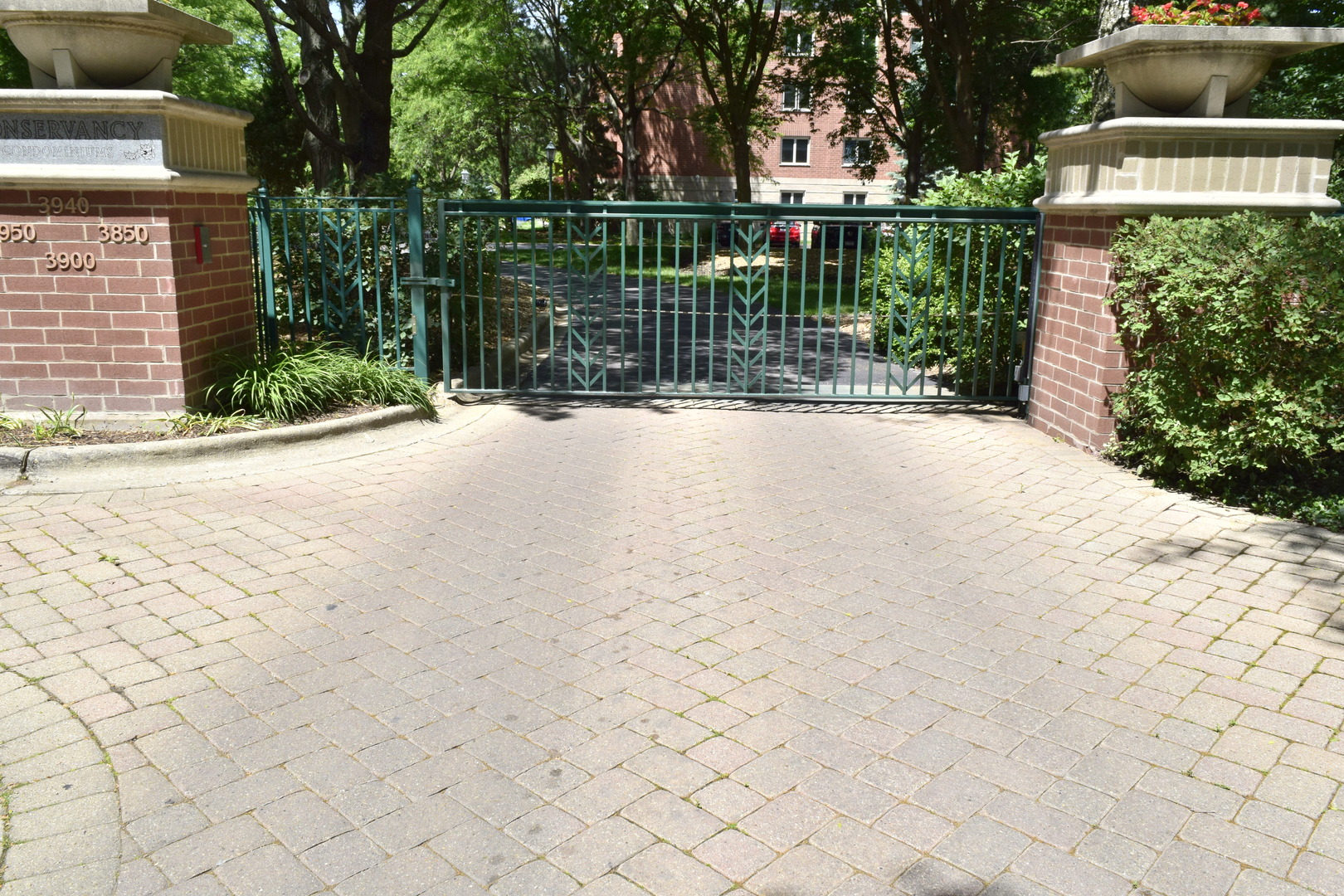 3940 W Bryn Mawr Avenue #402, Chicago, IL 60659