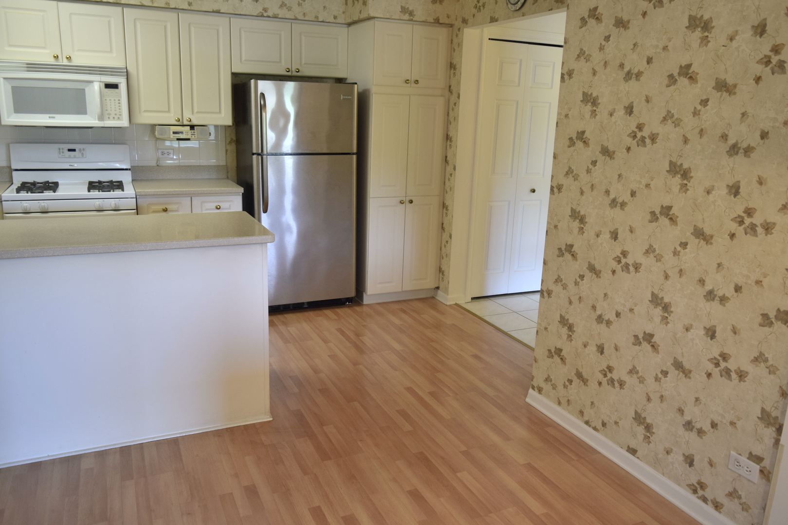 3940 W Bryn Mawr Avenue #402, Chicago, IL 60659
