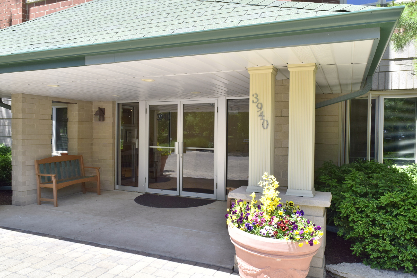 3940 W Bryn Mawr Avenue #402, Chicago, IL 60659