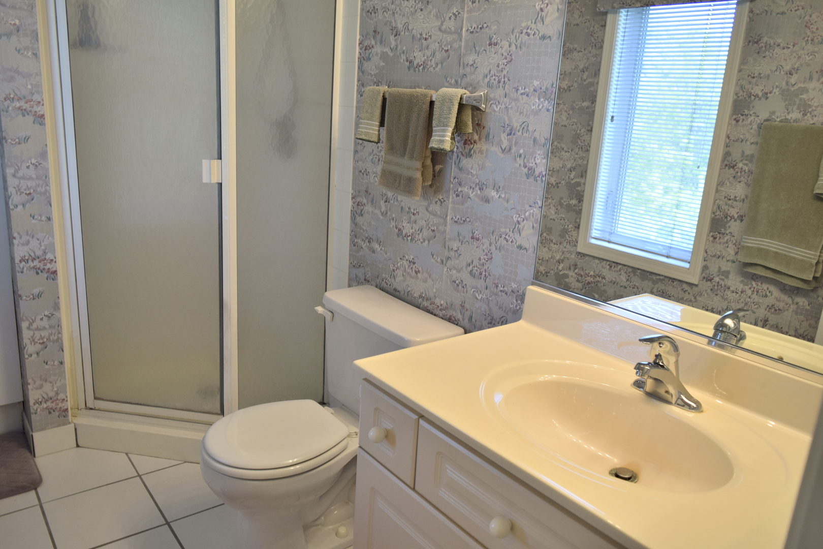 3940 W Bryn Mawr Avenue #402, Chicago, IL 60659