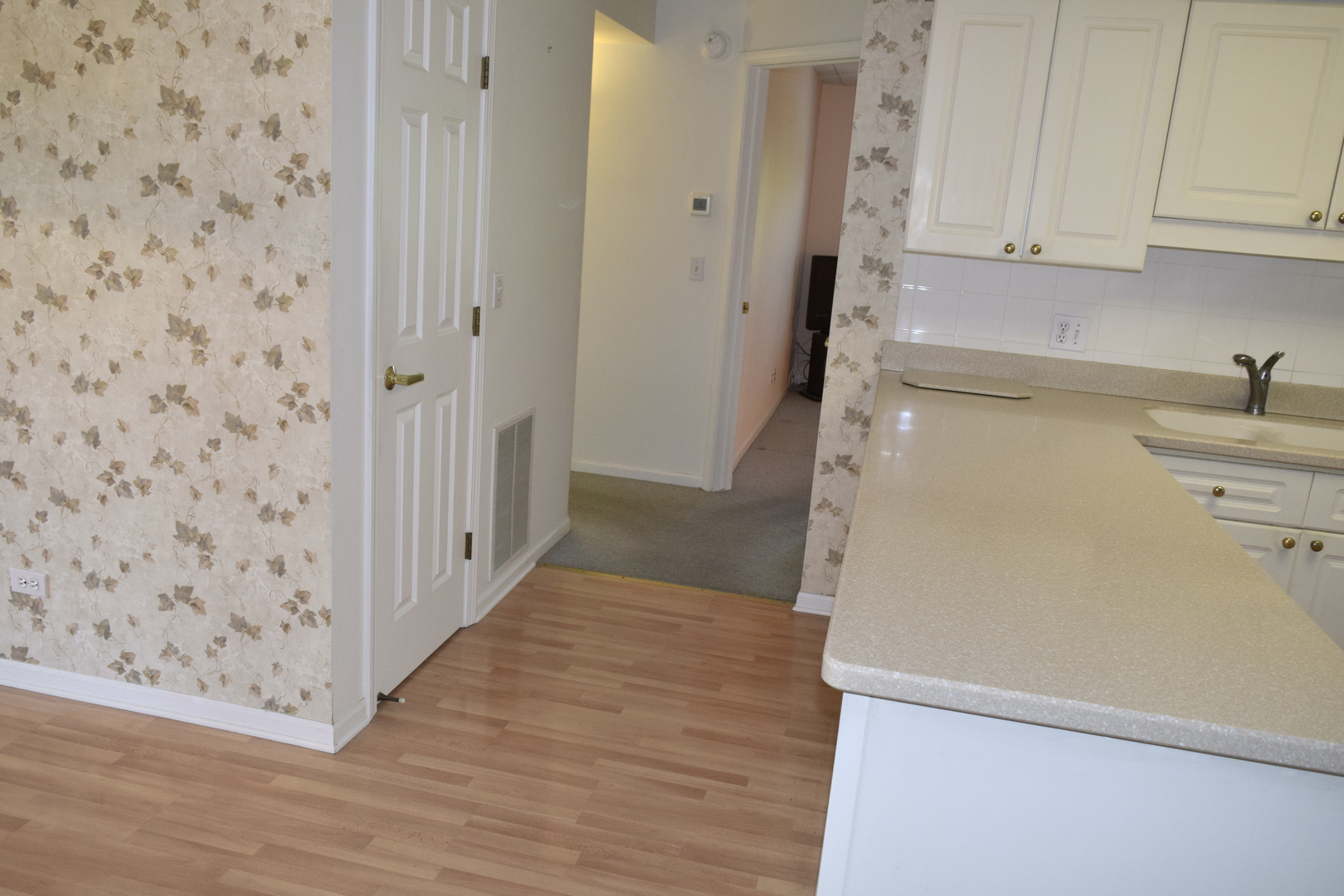 3940 W Bryn Mawr Avenue #402, Chicago, IL 60659