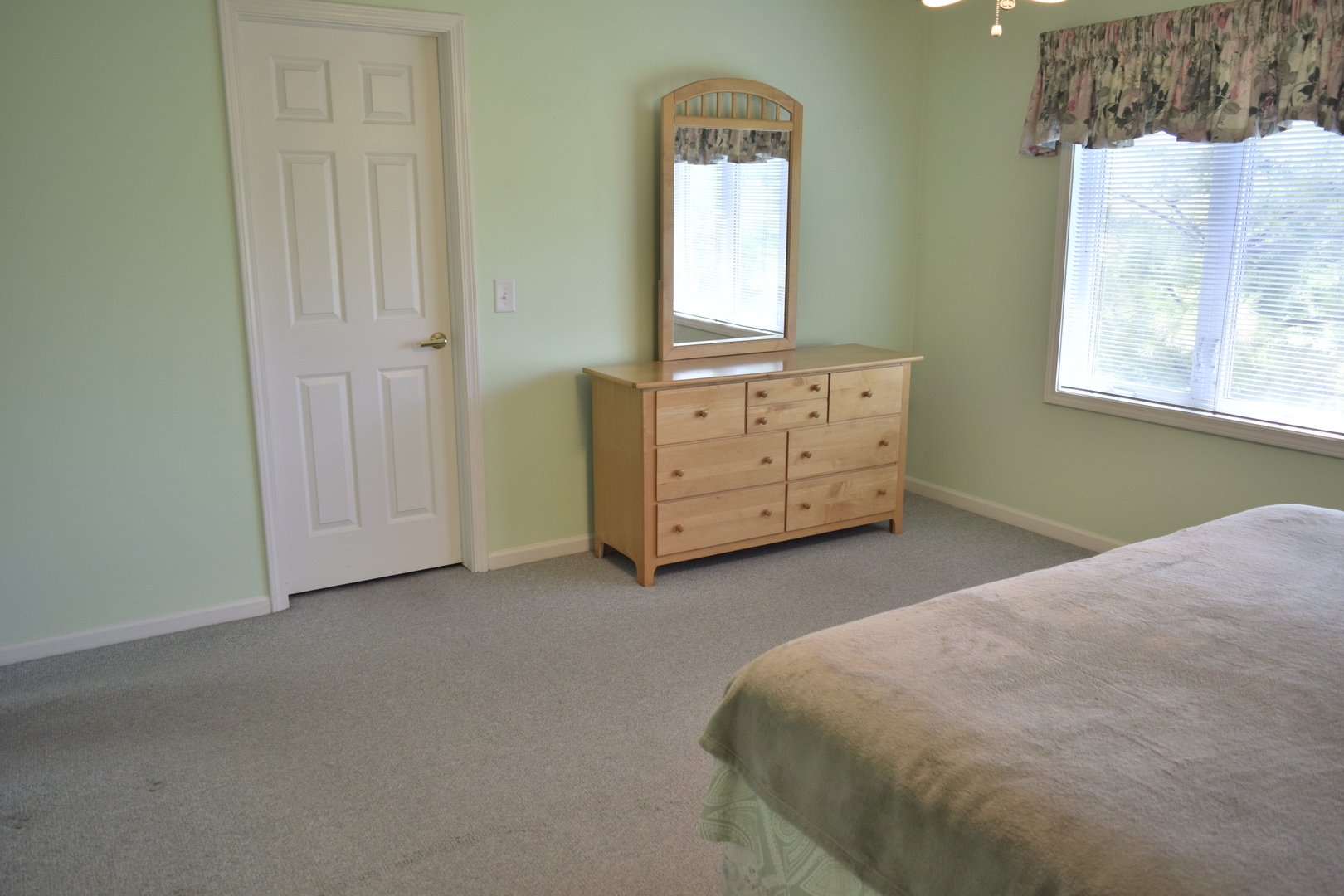 3940 W Bryn Mawr Avenue #402, Chicago, IL 60659