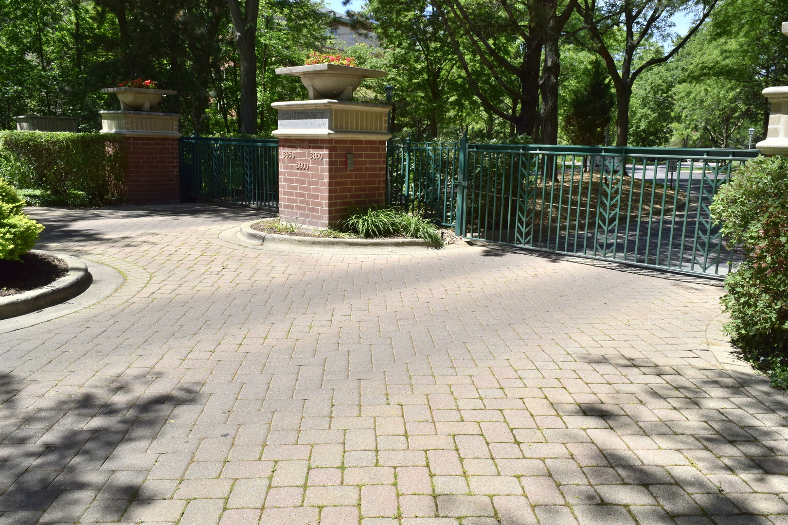 3940 W Bryn Mawr Avenue #402, Chicago, IL 60659
