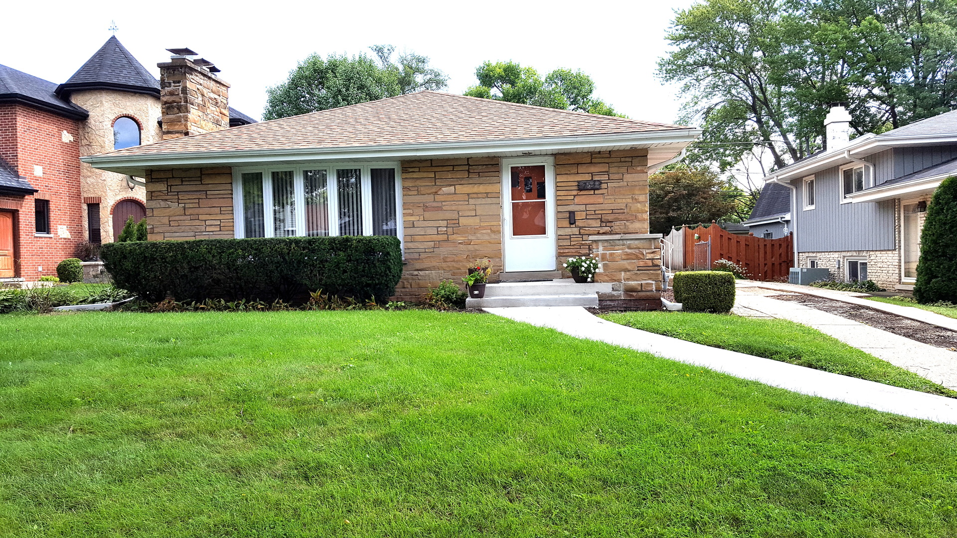 753 S Hawthorne Avenue, Elmhurst, IL 60126