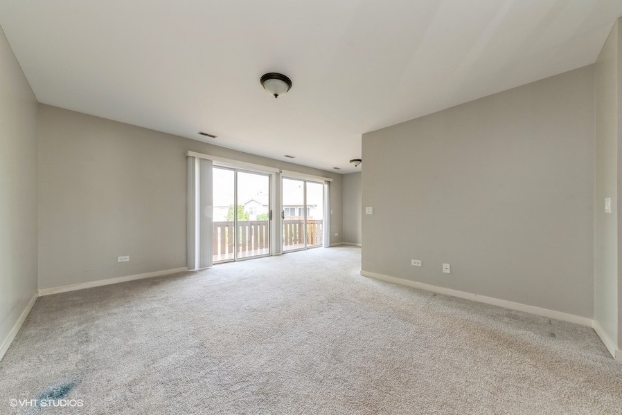 302 Newport Lane #B2, Bartlett, IL 60103