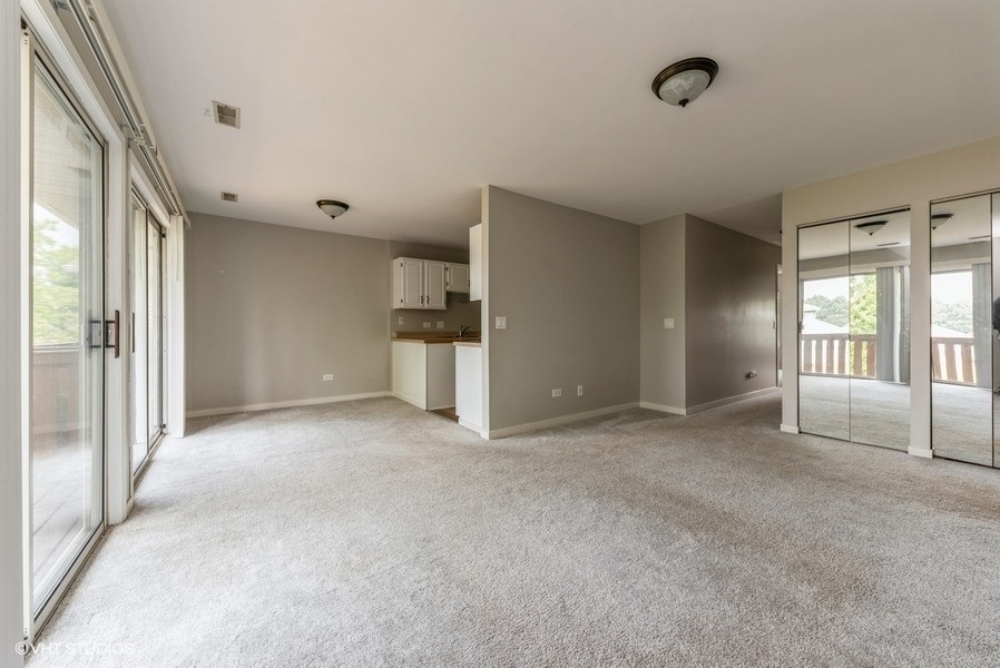 302 Newport Lane #B2, Bartlett, IL 60103