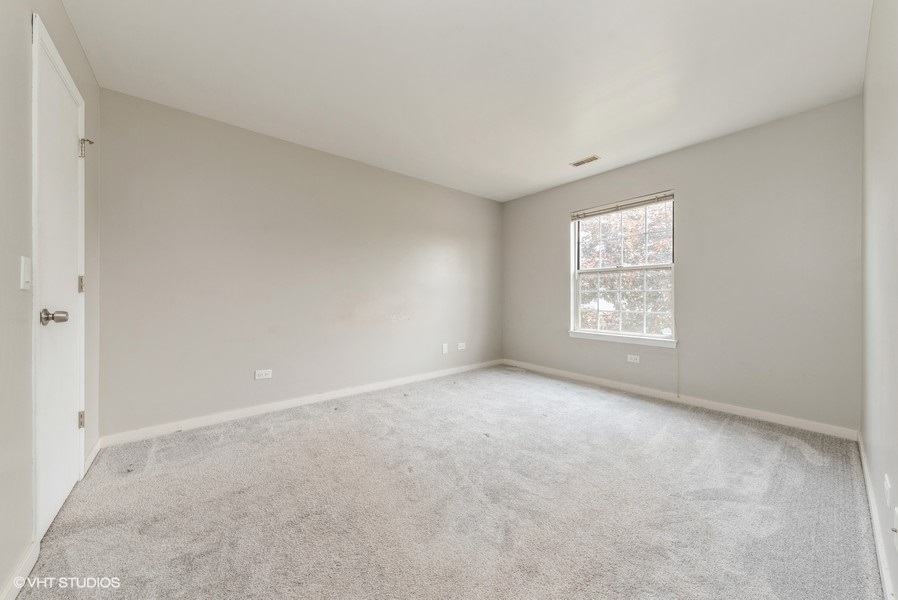302 Newport Lane #B2, Bartlett, IL 60103